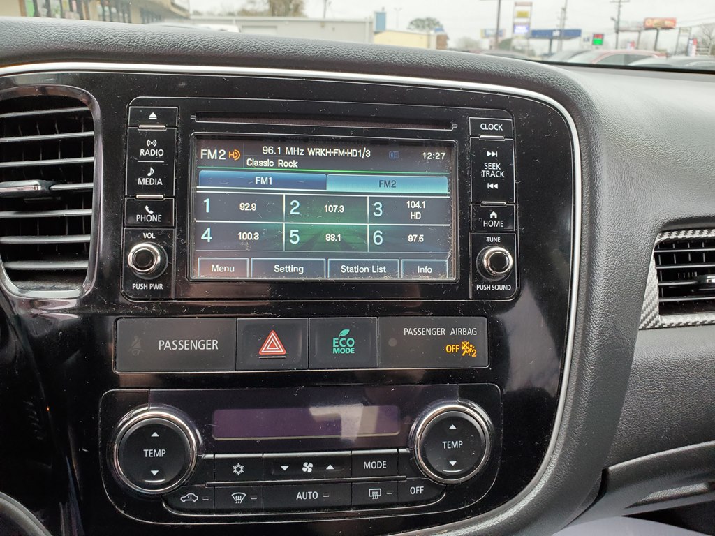 Photo 15 of this MITSUBISHI OUTLANDER