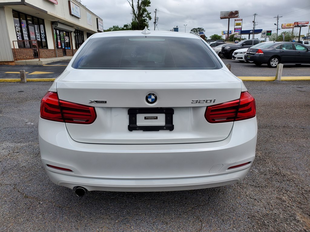 Photo 6 of this BMW 320