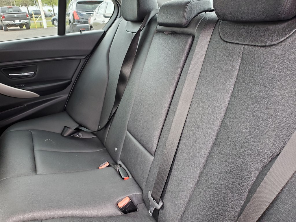 Photo 14 of this BMW 320