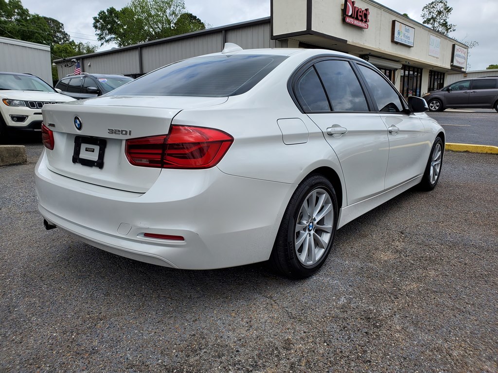 Photo 8 of this BMW 320