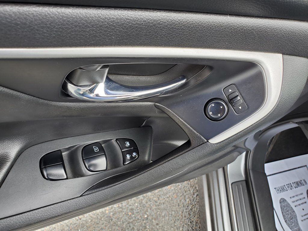 Photo 14 of this NISSAN ALTIMA