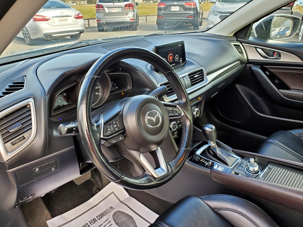 Photo 23 of this MAZDA 3