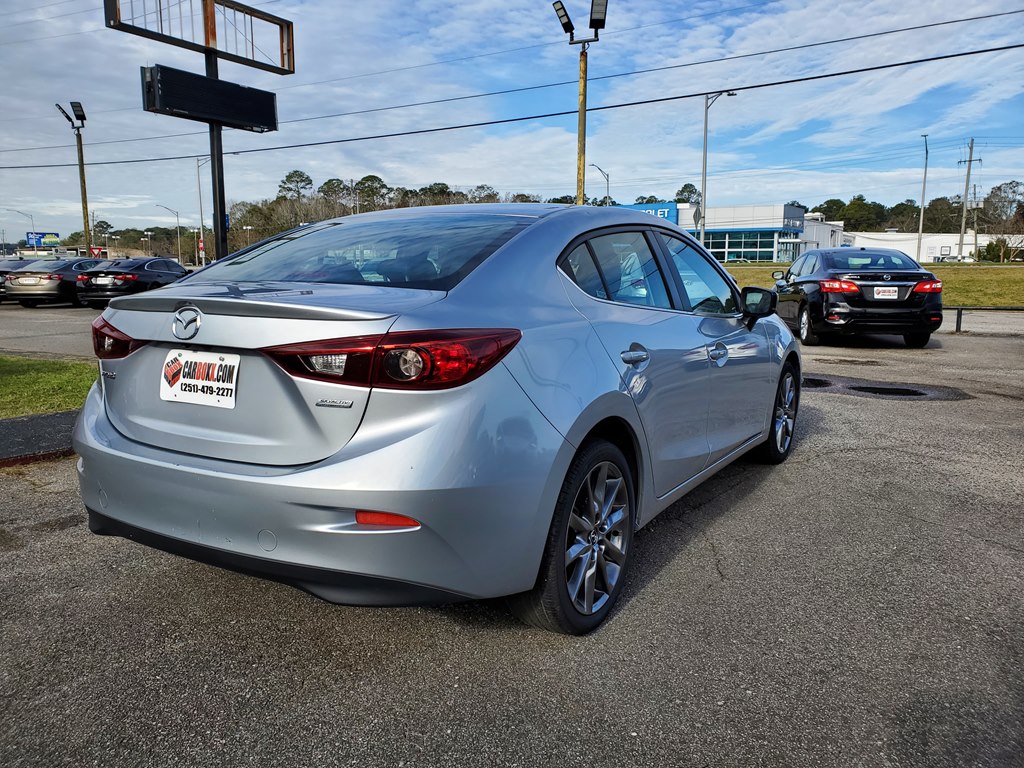 Photo 9 of this MAZDA 3