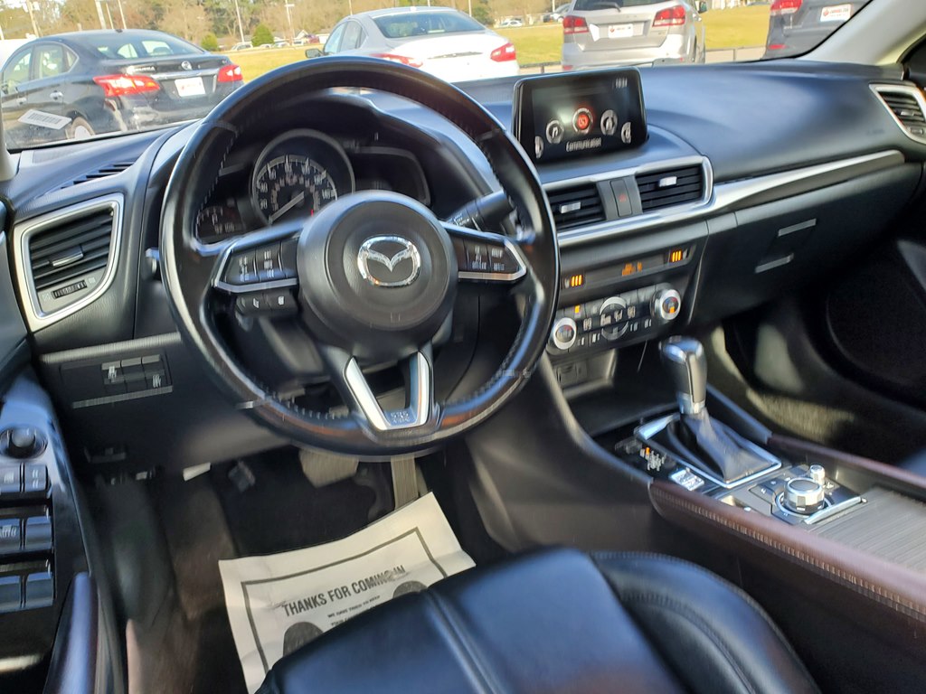 Photo 17 of this MAZDA 3