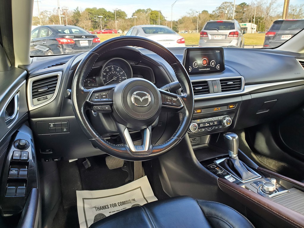 Photo 18 of this MAZDA 3