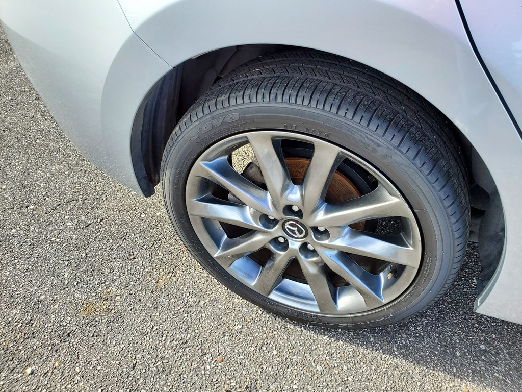Photo 11 of this MAZDA 3