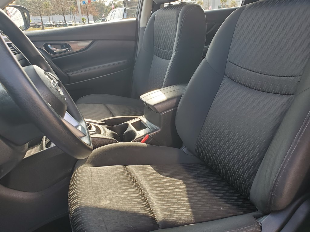 Photo 21 of this NISSAN ROGUE
