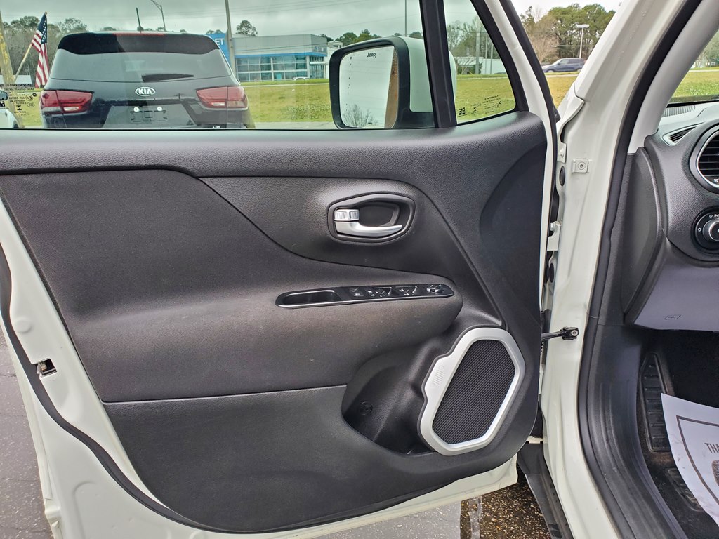 Photo 15 of this JEEP RENEGADE