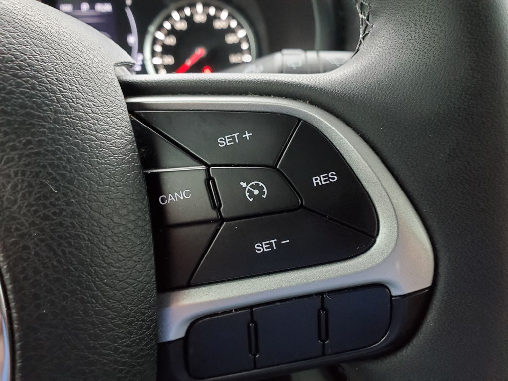 Photo 20 of this JEEP RENEGADE