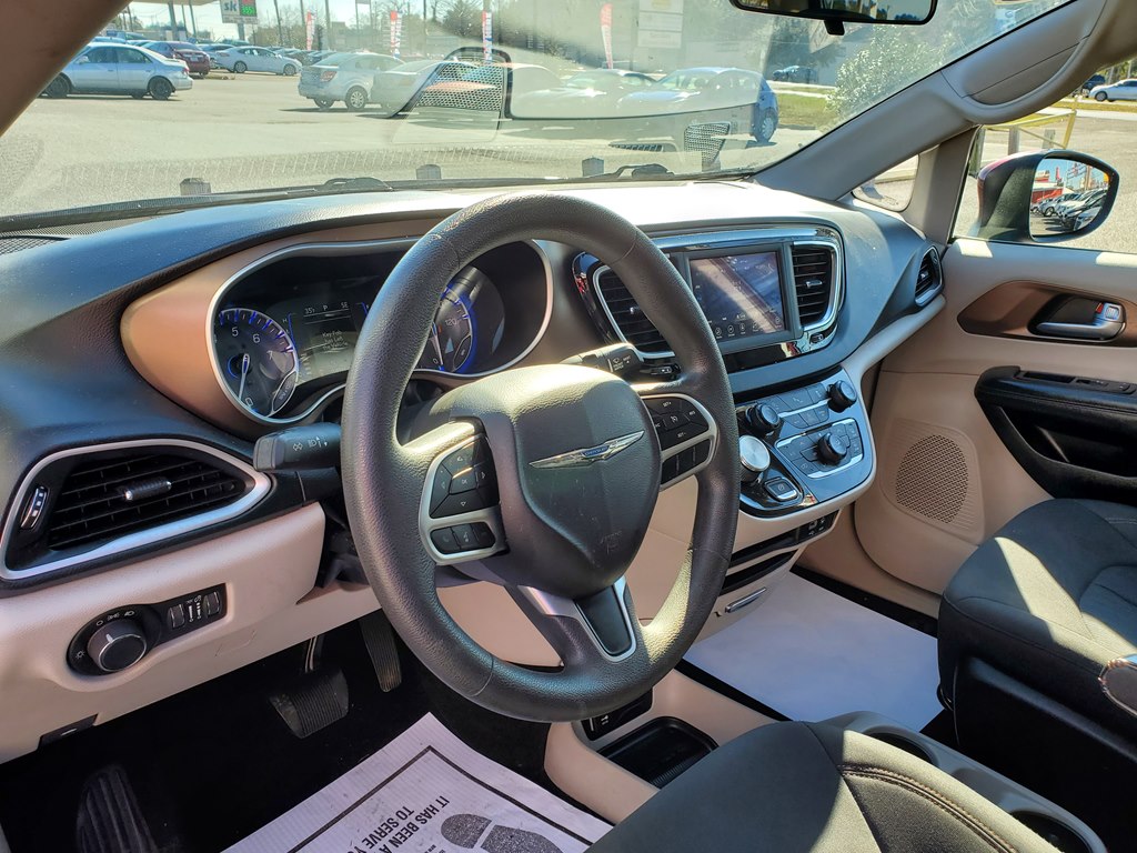 Photo 24 of this CHRYSLER PACIFICA