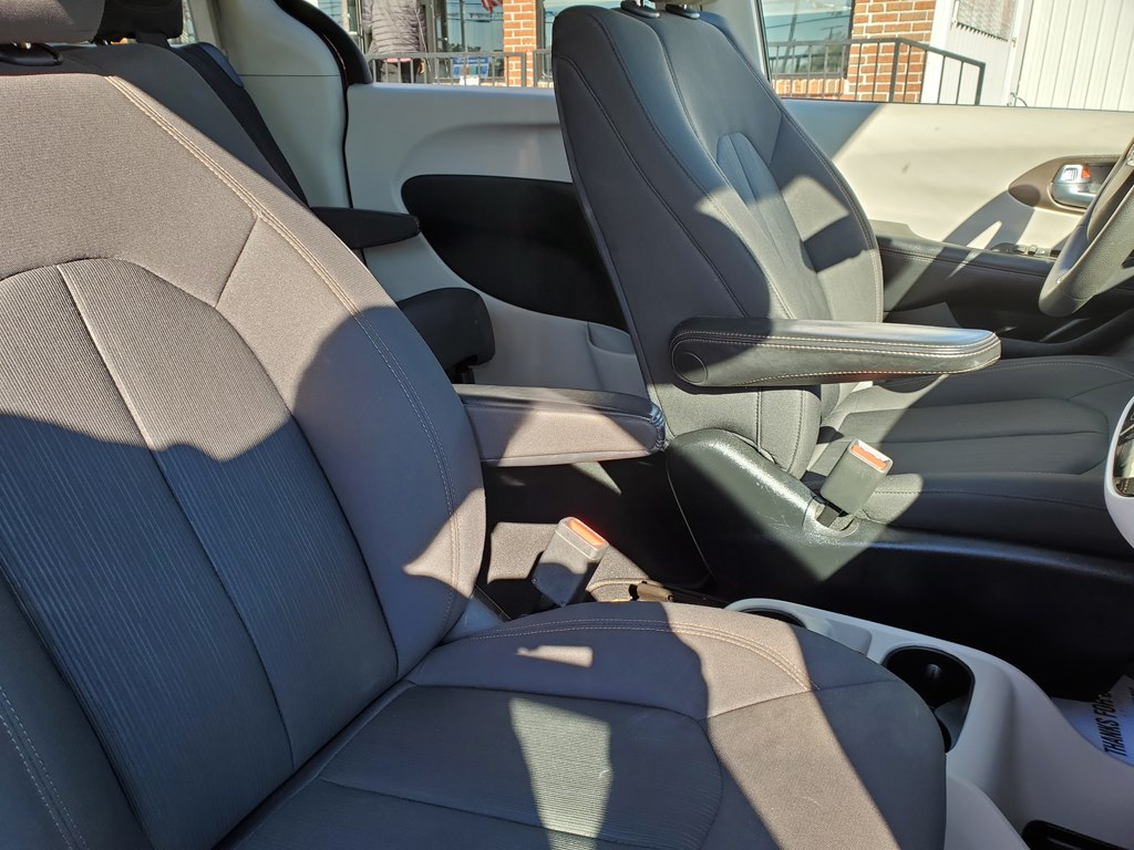 Photo 13 of this CHRYSLER PACIFICA