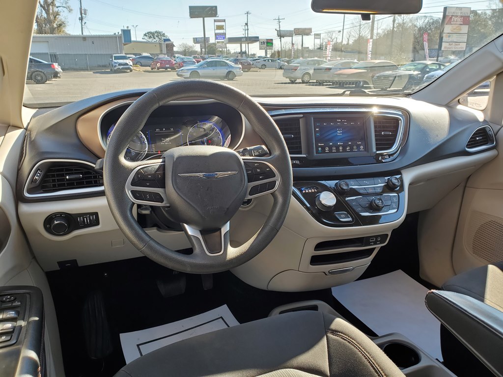 Photo 21 of this CHRYSLER PACIFICA