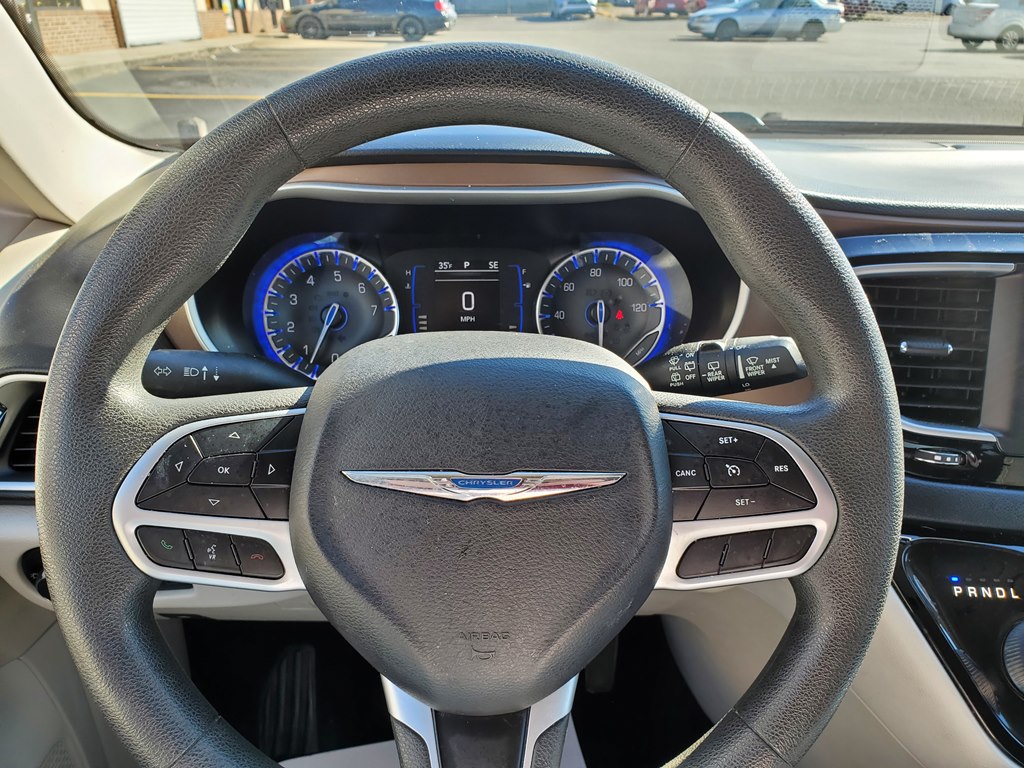 Photo 25 of this CHRYSLER PACIFICA