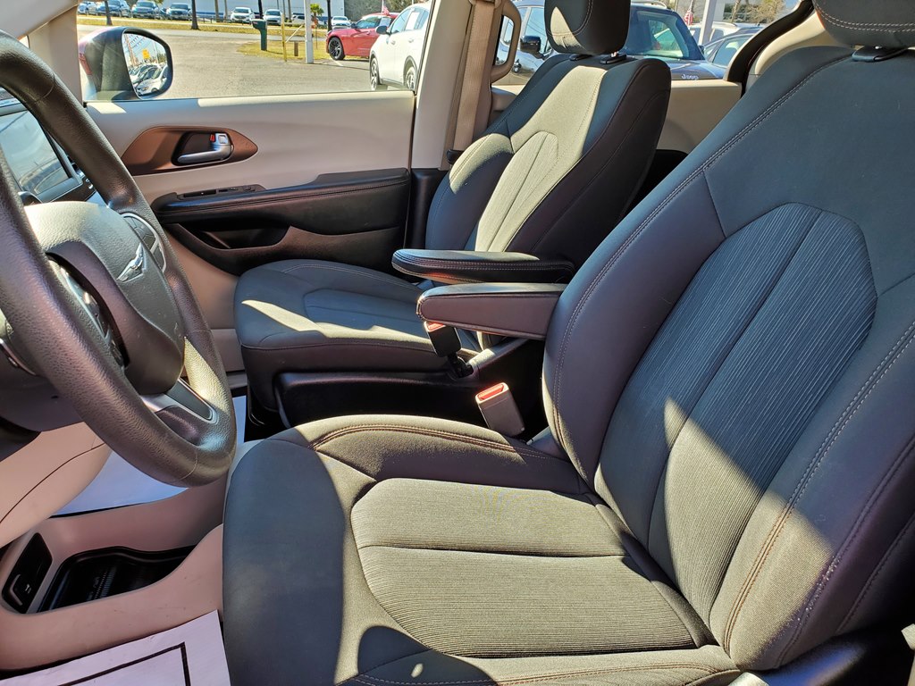 Photo 22 of this CHRYSLER PACIFICA
