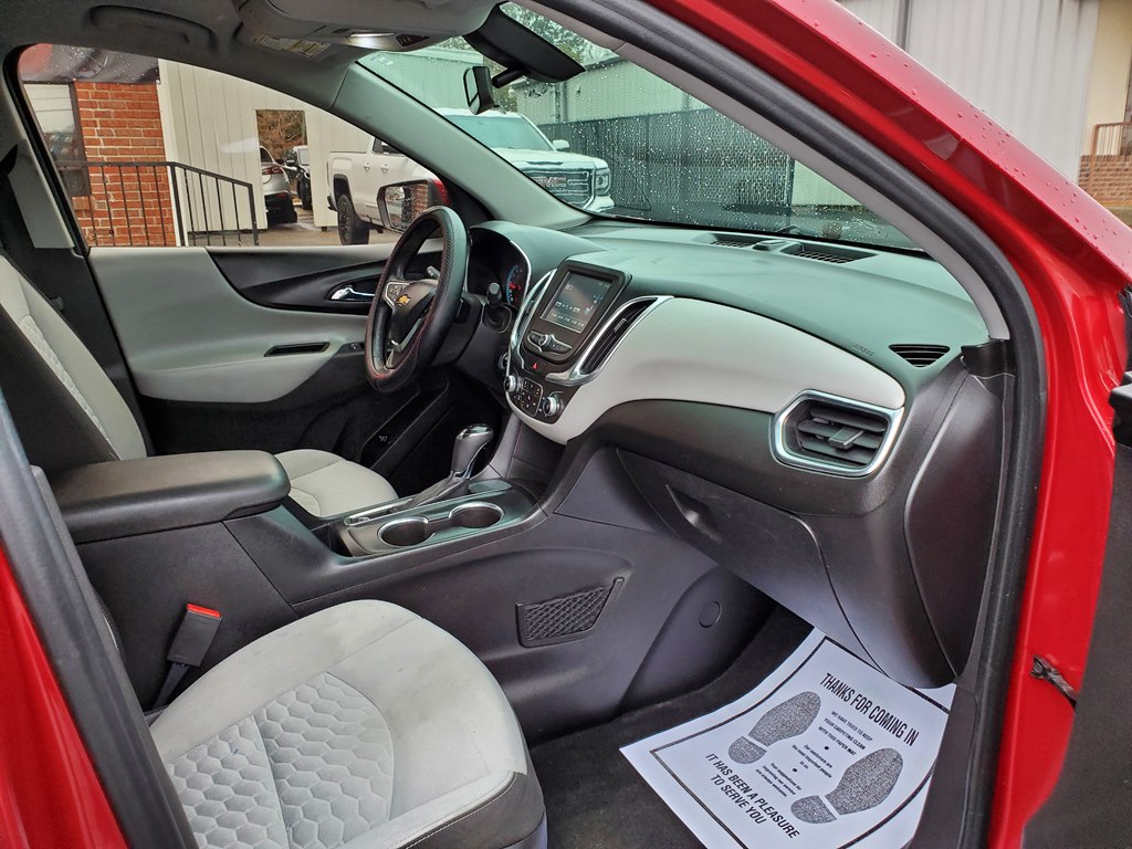 Photo 8 of this CHEVROLET EQUINOX
