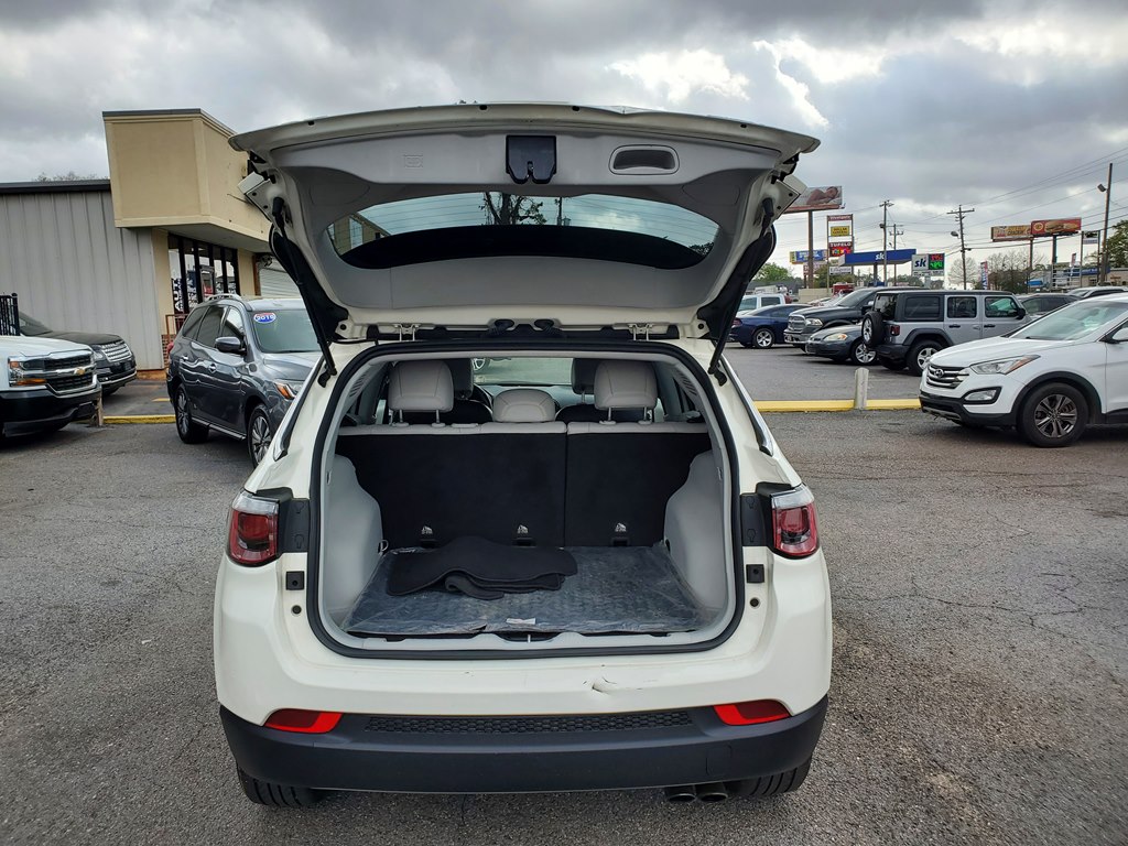 Photo 7 of this JEEP COMPASS