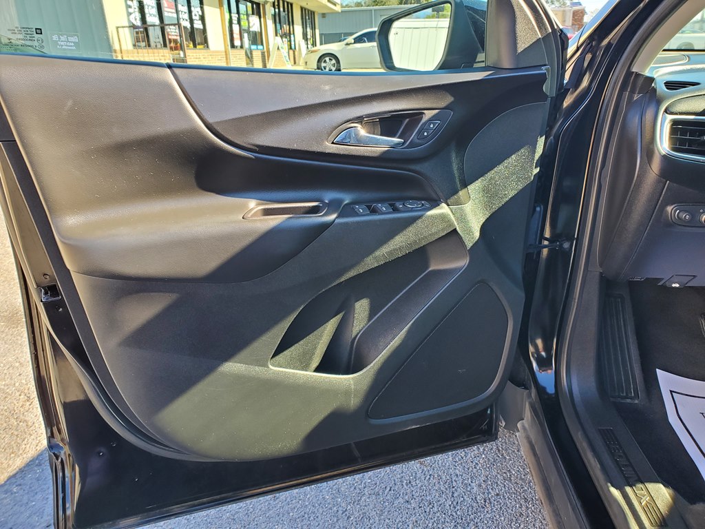 Photo 18 of this CHEVROLET EQUINOX