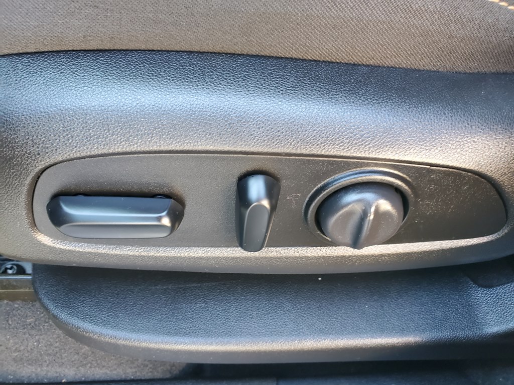 Photo 21 of this CHEVROLET EQUINOX