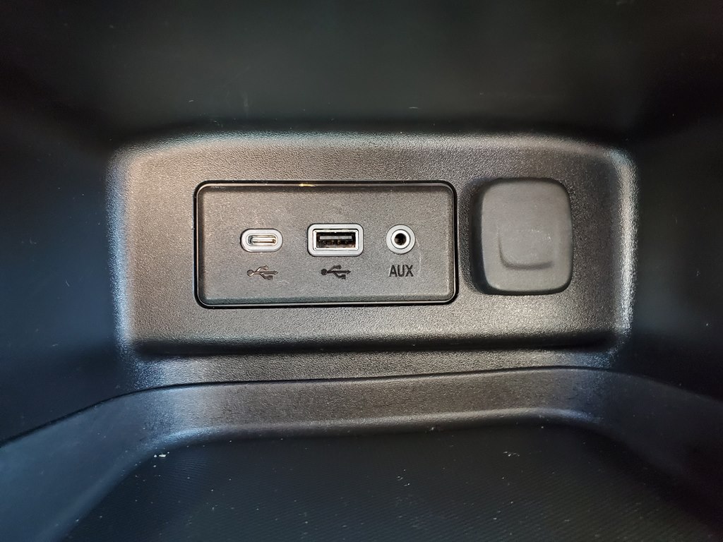 Photo 27 of this CHEVROLET EQUINOX