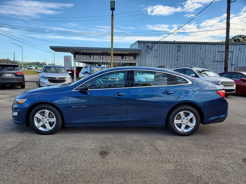 Photo 4 of this CHEVROLET MALIBU