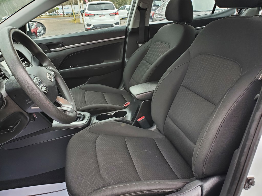 Photo 19 of this HYUNDAI ELANTRA