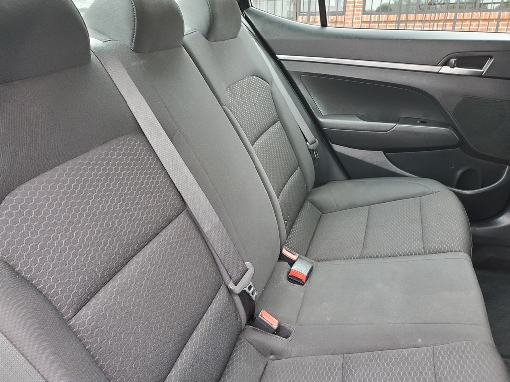 Photo 14 of this HYUNDAI ELANTRA