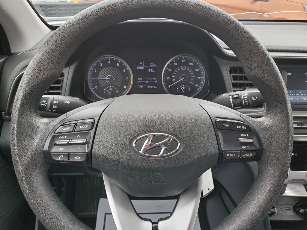 Photo 21 of this HYUNDAI ELANTRA