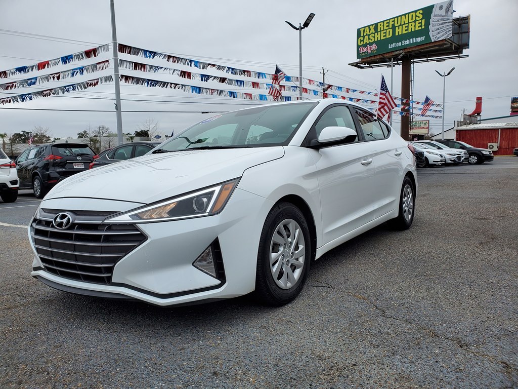 Photo 3 of this HYUNDAI ELANTRA