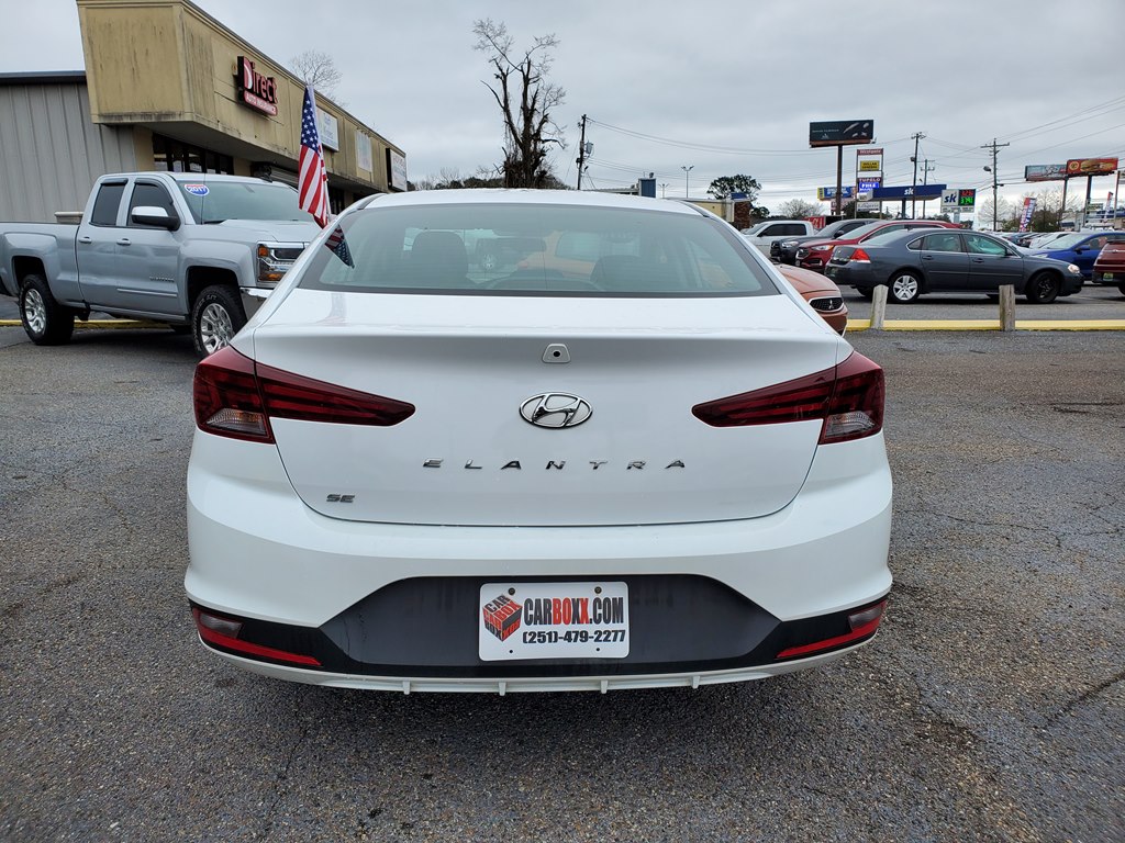 Photo 6 of this HYUNDAI ELANTRA