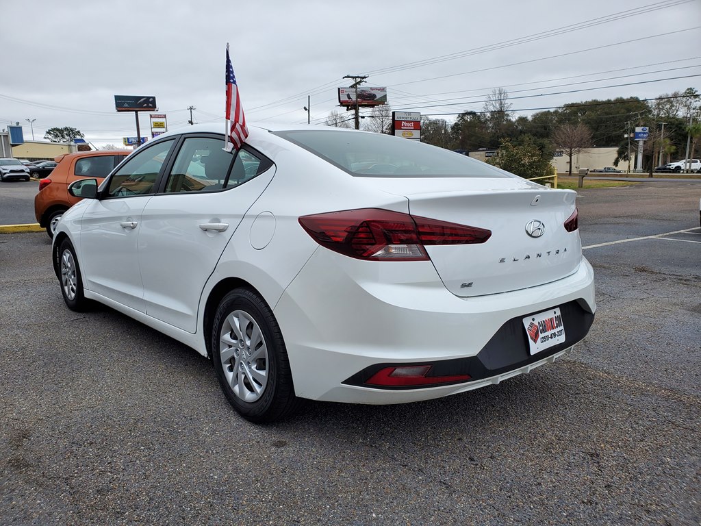 Photo 5 of this HYUNDAI ELANTRA