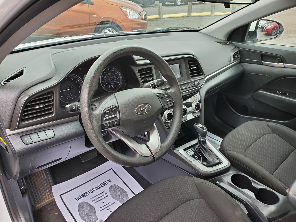 Photo 20 of this HYUNDAI ELANTRA