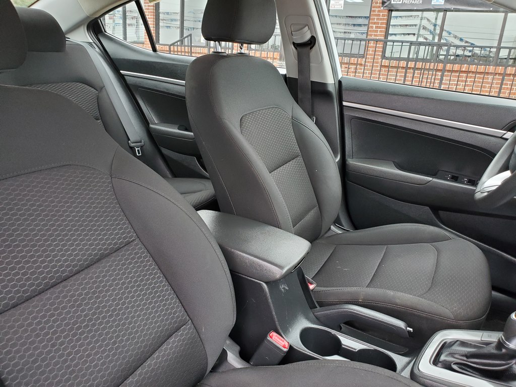 Photo 13 of this HYUNDAI ELANTRA