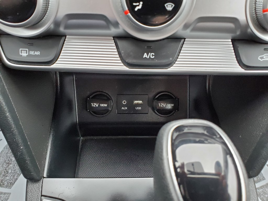 Photo 26 of this HYUNDAI ELANTRA