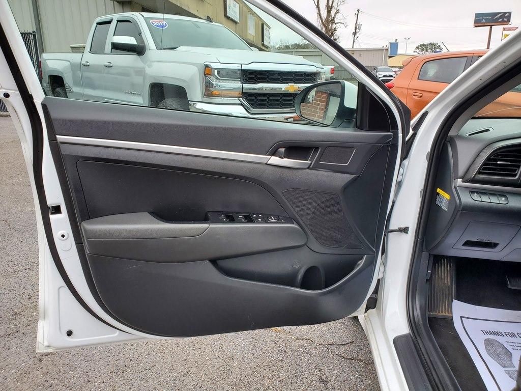 Photo 17 of this HYUNDAI ELANTRA