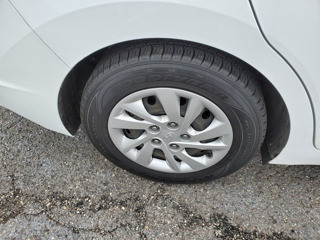Photo 11 of this HYUNDAI ELANTRA