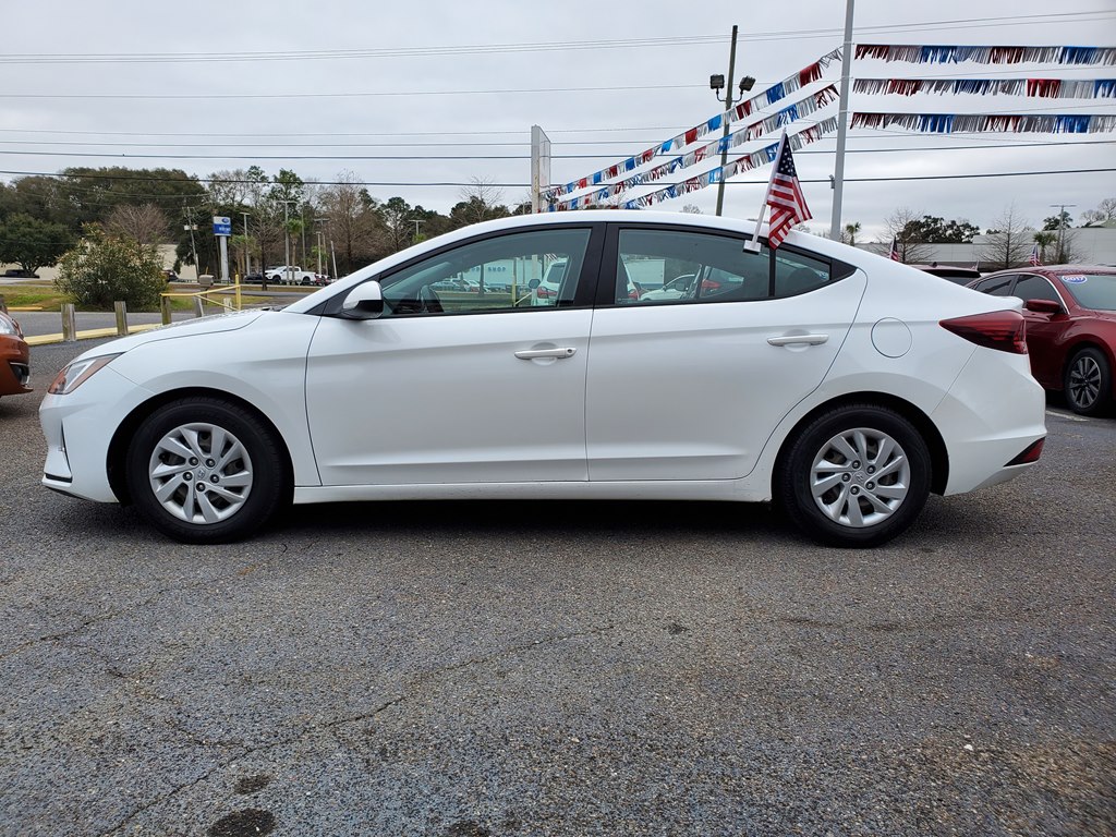 Photo 4 of this HYUNDAI ELANTRA