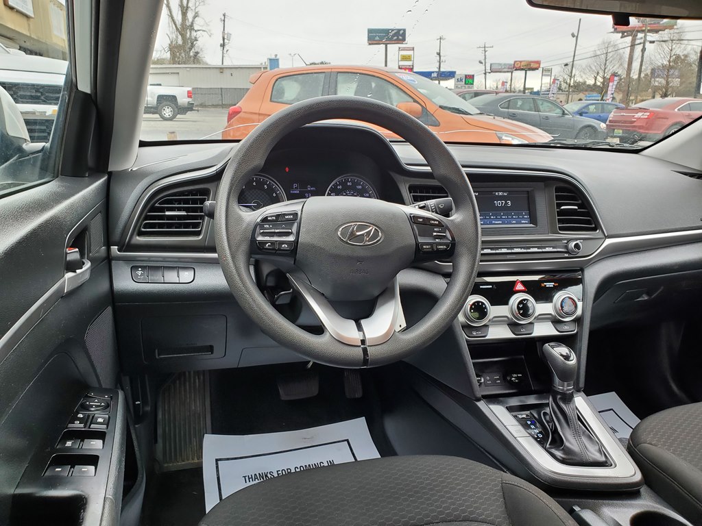 Photo 16 of this HYUNDAI ELANTRA
