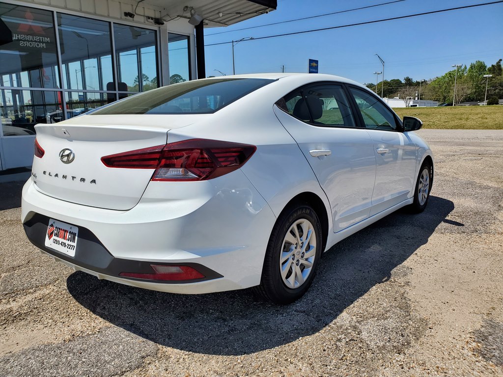 Photo 12 of this HYUNDAI ELANTRA