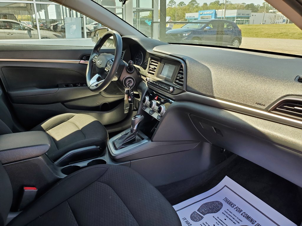 Photo 14 of this HYUNDAI ELANTRA