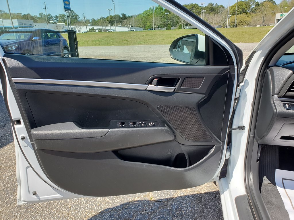 Photo 20 of this HYUNDAI ELANTRA