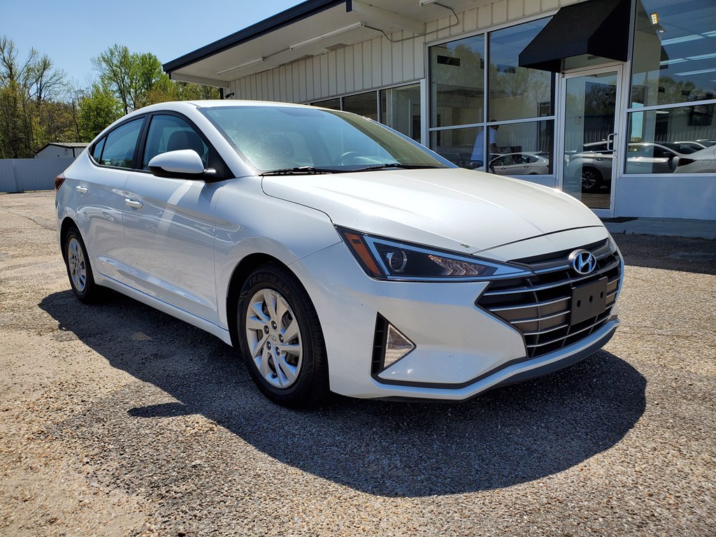Photo 4 of this HYUNDAI ELANTRA