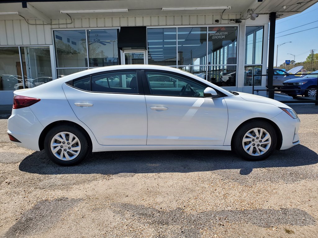 Photo 13 of this HYUNDAI ELANTRA