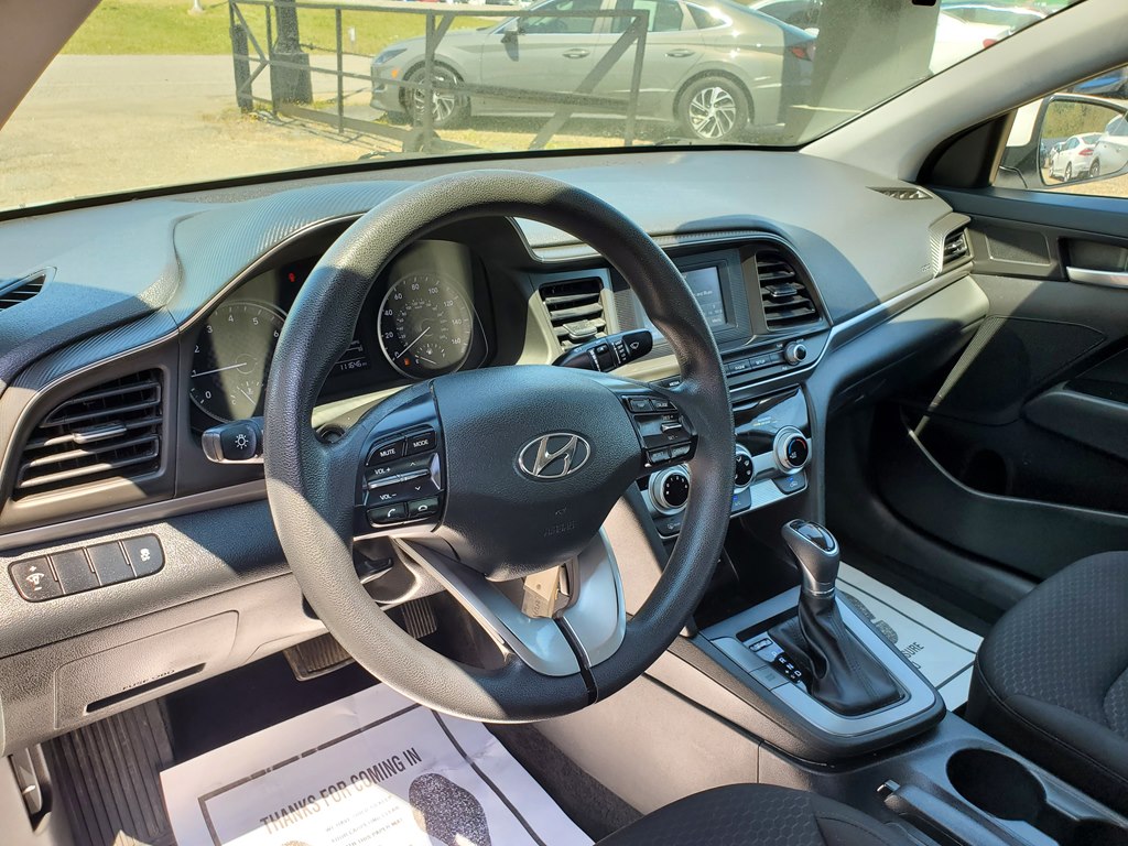 Photo 23 of this HYUNDAI ELANTRA