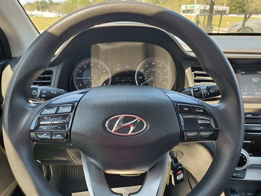 Photo 24 of this HYUNDAI ELANTRA