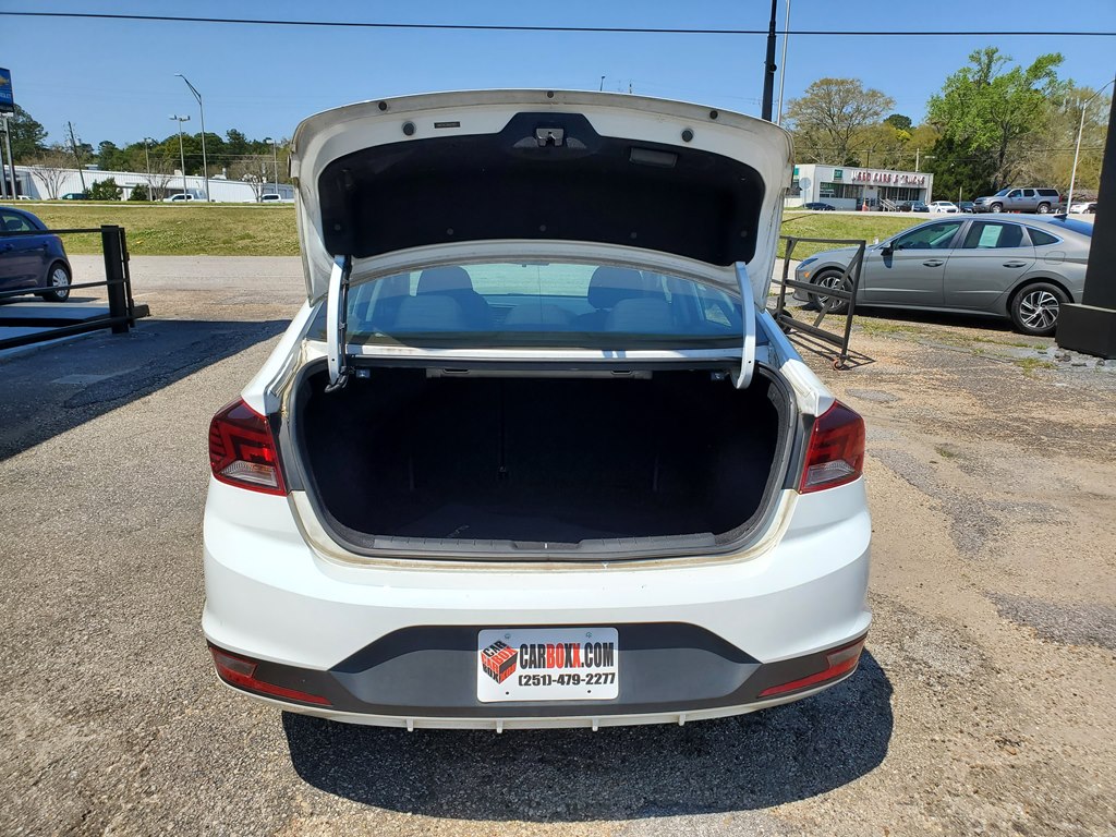 Photo 10 of this HYUNDAI ELANTRA