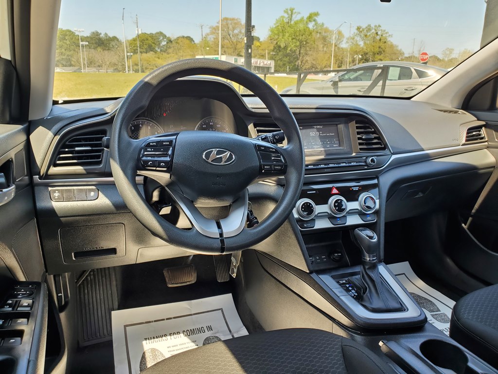 Photo 19 of this HYUNDAI ELANTRA