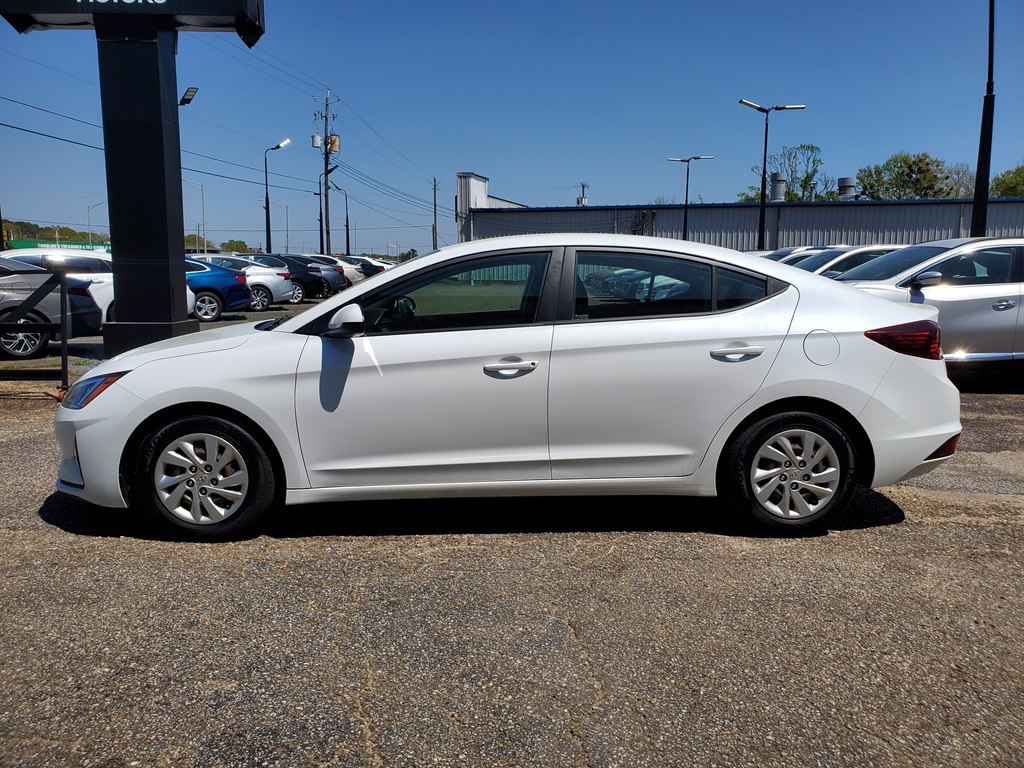 Photo 7 of this HYUNDAI ELANTRA
