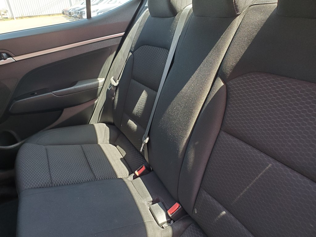 Photo 18 of this HYUNDAI ELANTRA