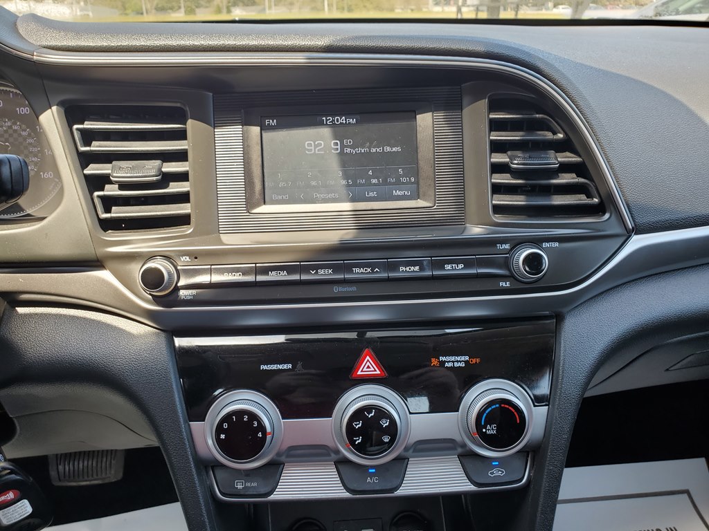 Photo 29 of this HYUNDAI ELANTRA
