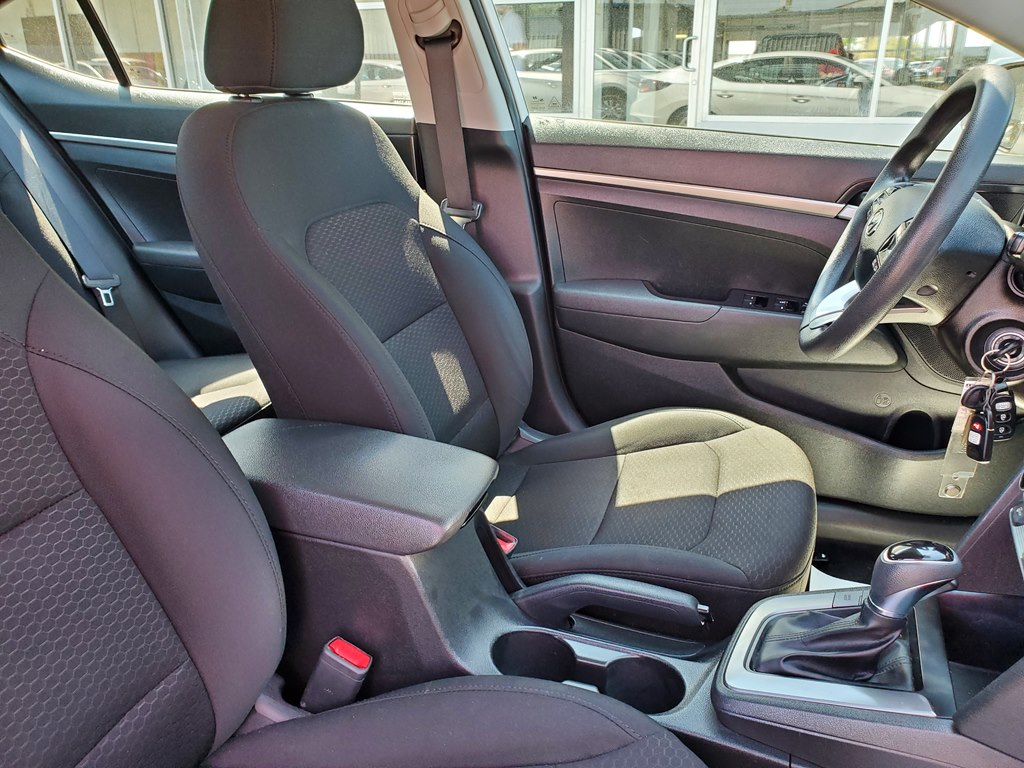 Photo 15 of this HYUNDAI ELANTRA